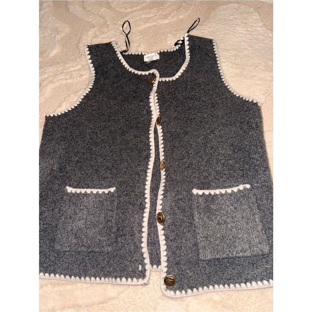 Gray Knit Vest with White Scallop Trim